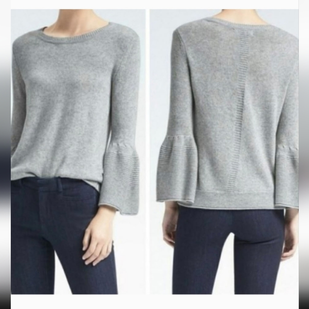 Banana Republic Women's Bell Sleeve  Gray Crewneck Sweater! Very Soft!